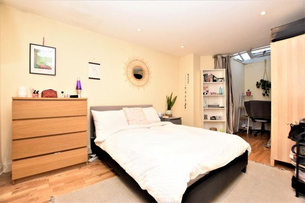 4 bedroom flat to rent - Photo 1