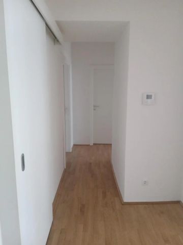 Neuwertige, moderne 2-Zimmer-Wohnung im Schärdinger Zentrum - Küche möbliert - Foto 3
