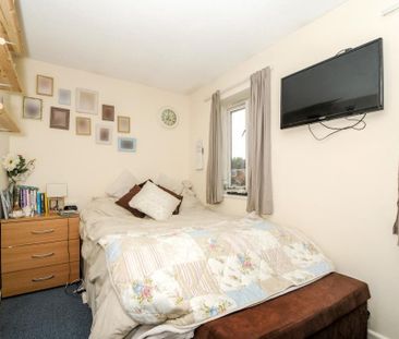 4 bedroom end of terrace house to rent - Photo 2