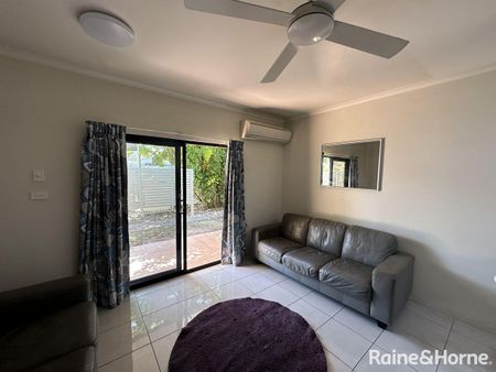 Move in for Christmas! 2 BEDROOMS: 1 BATHROOM: FULLY FURNISHED: CLOSE TO BEACH - Photo 2