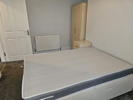 5 bedroom terraced house to rent - Photo 4