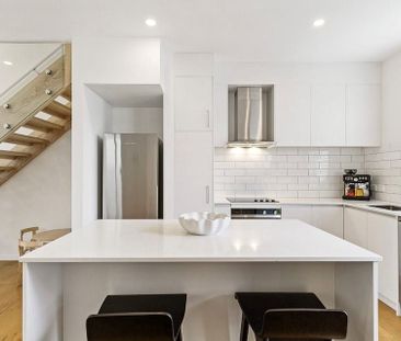 Modern 3 bedroom townhouse in Milford - Photo 4