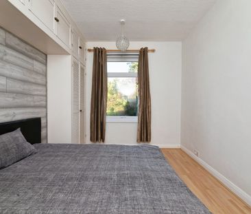 2 Bed Flat, Ilford, IG1 - Photo 3