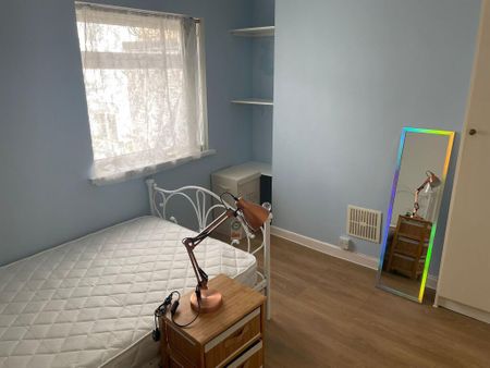 3 bedroom house share to rent - Photo 3