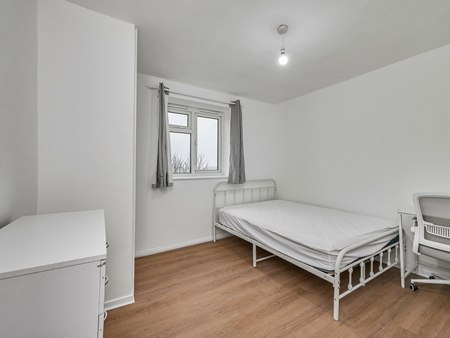 Double rooms in SE26 with good light/views Room B - Photo 2