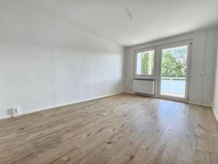 Traumwohnung komplett NEU mit Balkon - Foto 2