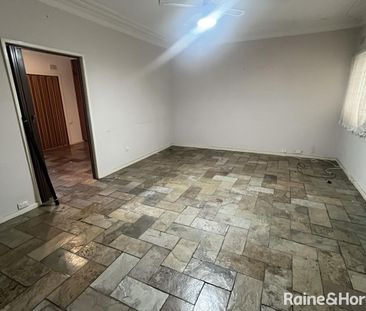 Stunning 4 Bedroom Family Home! - Photo 4