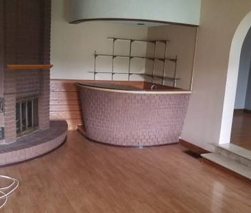 A Nice Clean Bungalow House For Rent (North York (Toronto)) - Photo 3