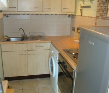 1 Bed Flat, Sinclair Road, W14 - Photo 5