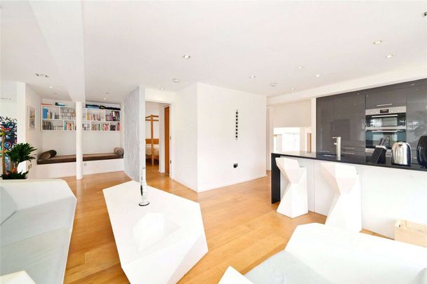 Experience a one-of-a-kind short-term rental in this stunning 4-bedroom home  a former pub transformed into a characterful and spacious residence. Brimming with period charm. - Photo 1