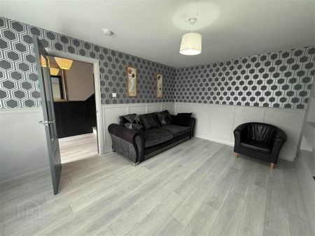 51 Hillhall Park, Lisburn, BT27 5DF - Photo 2