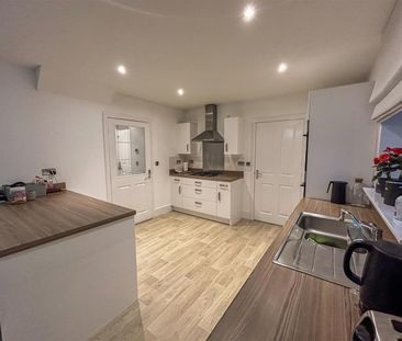 3 Bedroom House - Photo 2