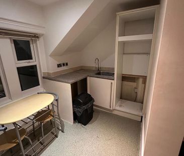 3 bedroom flat to rent - Photo 4