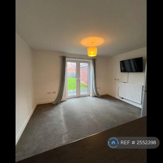 5 bedroom semi-detached house to rent - Photo 1