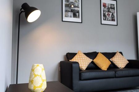 4 bedroom terraced house to rent - Photo 3