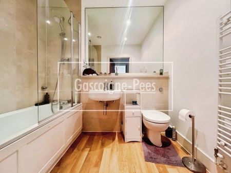 Boxgrove Gardens, Guildford - Photo 4