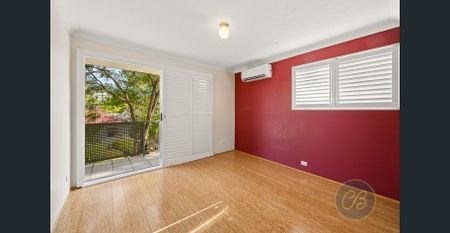 Spacious Living in the Heart of Taringa - Photo 3
