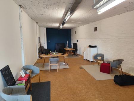 Centraal gelegen atelierruimte/kantoor ca. 70m2 op de 3eV in achterliggend voormalig bedrijfsgebouw - Photo 5