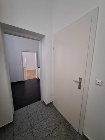360 TOUR / Geräumige und modern ausgestattete 2-Zimmer-Erdgeschoss-Altbauwohnung in sehr guter Lage des 5. Bezirks - Photo 5