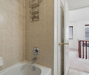 For Lease - 32 Warnford Circle, Ajax, Ontario - Photo 6