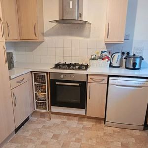 Room in a Shared House, London, NW7 - Photo 2