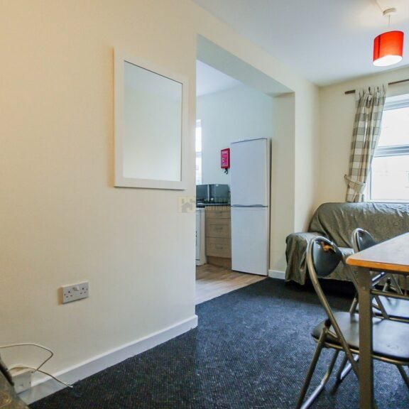 6 bedroom flat to rent - Photo 1