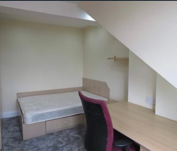 5 Bed - 14 Mayville Terrace, Hyde Park, Leeds - LS6 1NB - Student - Photo 6