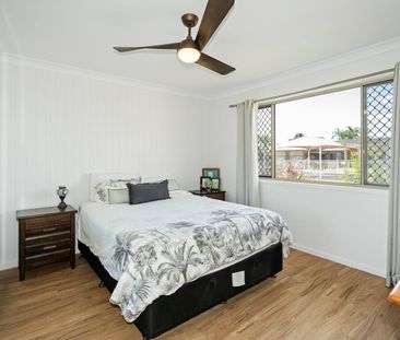 A bright unit in a peaceful complex with a sparkling residents' pool. - Photo 4