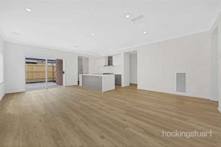BRAND NEW LUXURIOUS FAMILY HOME - Photo 4