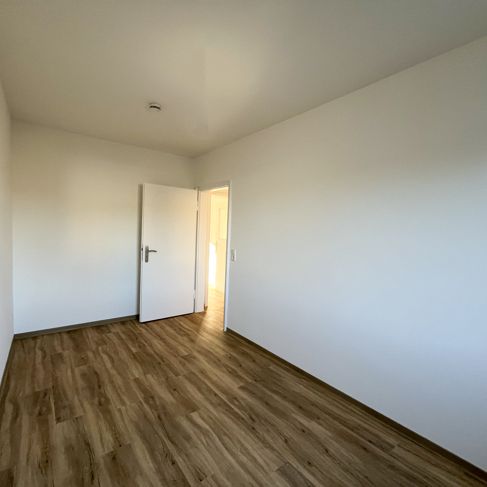Mitten im Leben! Modernisierte 3-Zimmer Wohnung - optimal für 1-2 Personen - Photo 1