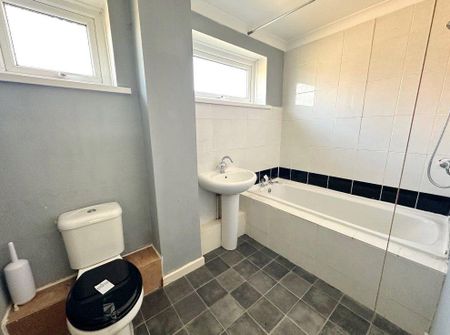 2 bedroom terraced house to rent - Photo 2