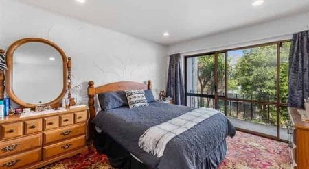 Spacious 3-Bed, 2-Bath Home Near Town - Photo 4