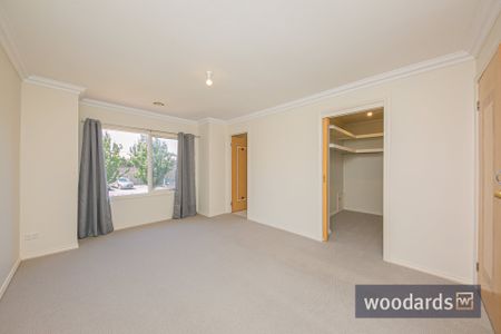 Stunningly Renovated 4-Bedroom Family Home in Prime Box Hill Location! - Photo 3