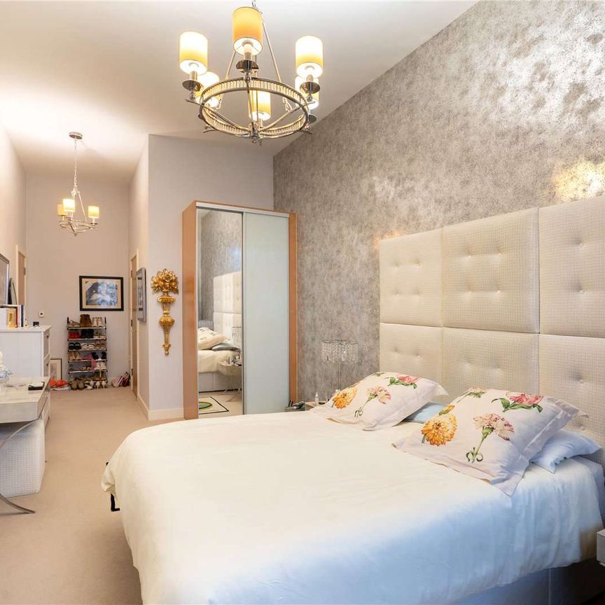 Harbourside Apartment in Iconic Purifier House  Furnished with Parking - Photo 1