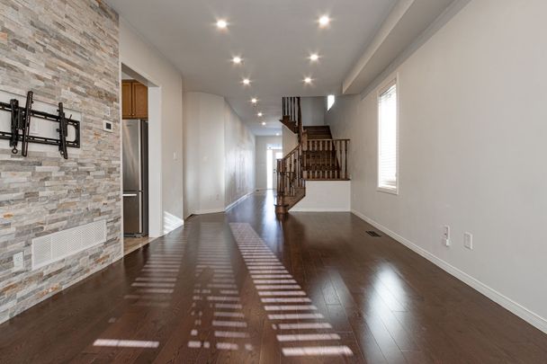 For Lease - 3062 Janice Drive, Oakville, Ontario - Photo 1