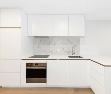 Brand New Living at "The Shard" - Modern Style and Ultimate Conveni... - Photo 2