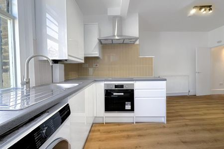 2 bedroom terraced house to rent - Photo 2