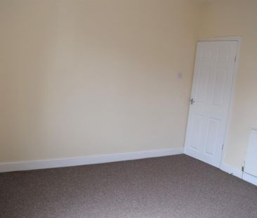 2 bedroom end of terrace house to rent - Photo 1
