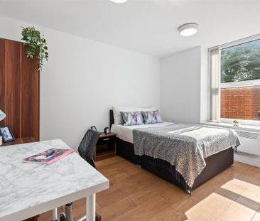 3 bedroom flat to rent - Photo 3