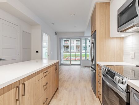 For Lease - 333 Sunseeker Avenue Unit# 136, Innisfil, Ontario - Photo 3