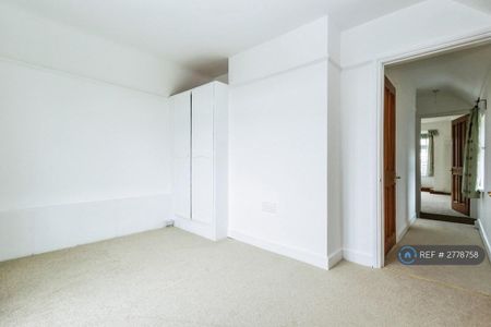 3 bedroom detached house to rent - Photo 5