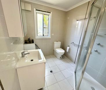 Private granny flat with large private yard - Photo 2