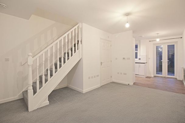 2 bedroom terraced house to rent - Photo 1