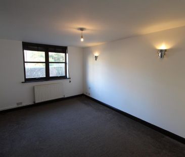 2 bedroom maisonette to rent - Photo 3