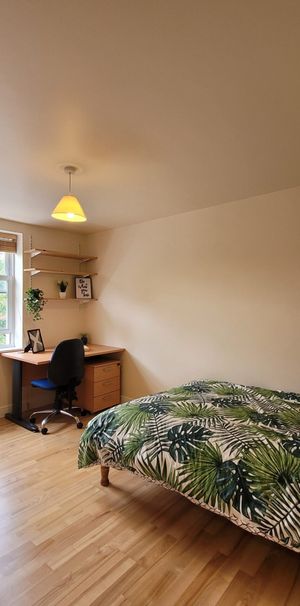 2 Bedrooms, 14 Willowbank Mews Flat 4 – Student Accommodation Coventry - Photo 1