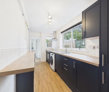3 bedroom end of terrace house to rent - Photo 5
