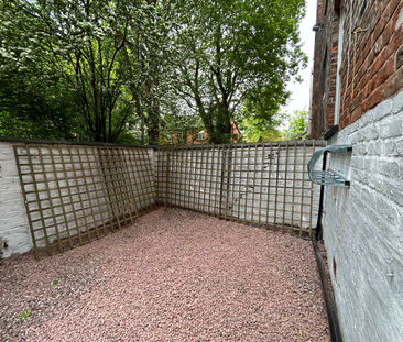 Tatton View Room 6 - Purple - Photo 4