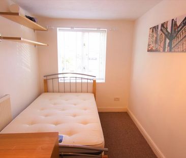 1 bedroom in a house share to rent - Photo 3