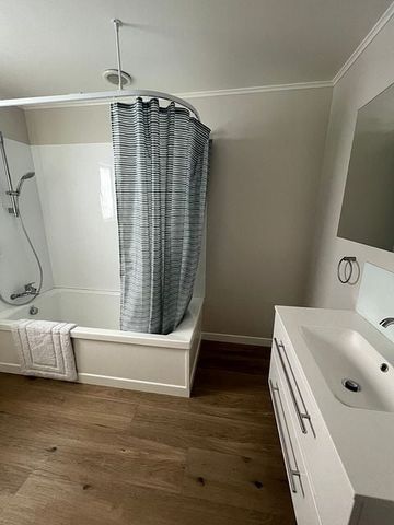 Island Bay 4BR Family Home - Photo 3