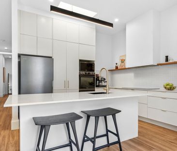Californian Charm Meets Contemporary Brilliance - Photo 2